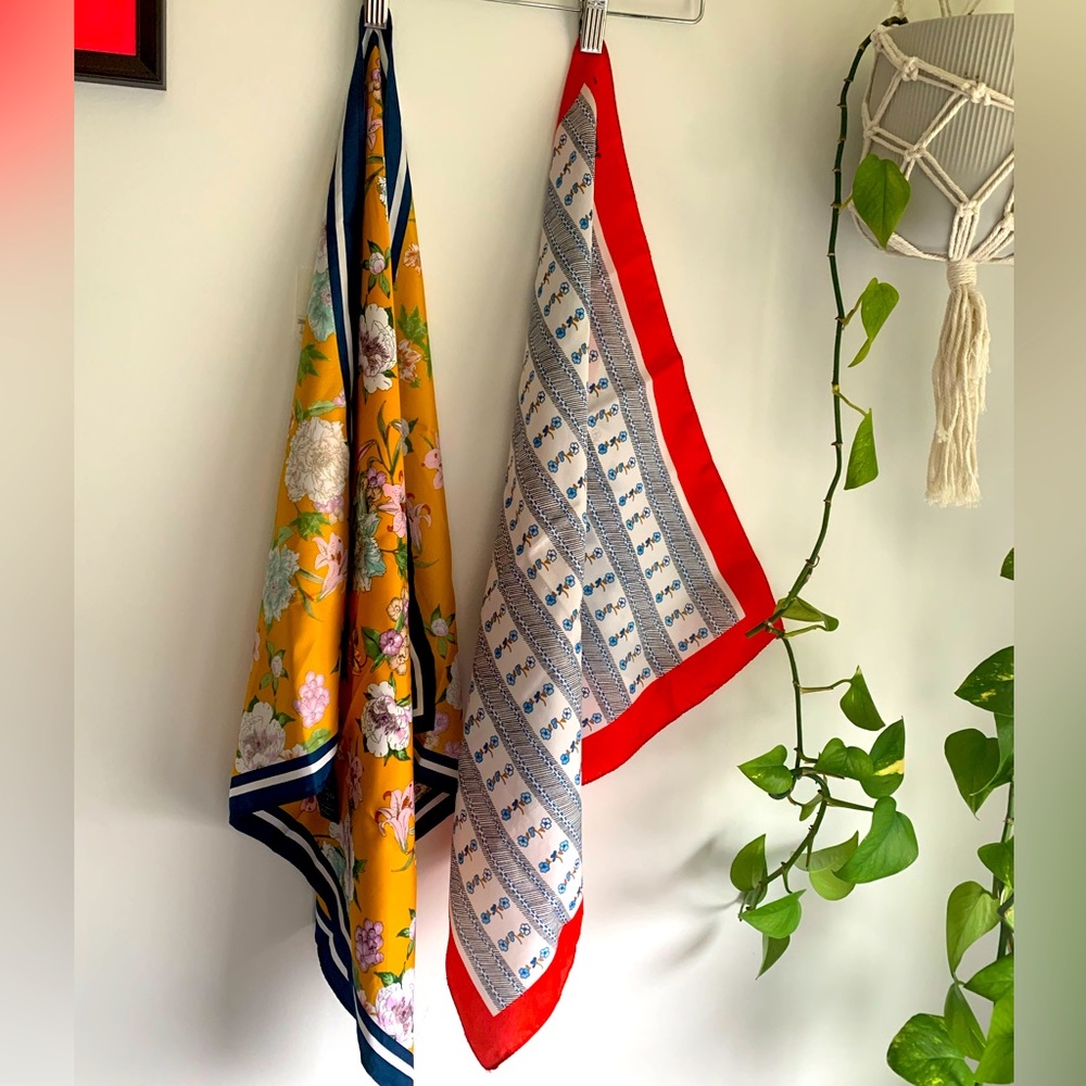 2 for $25 - 🧣 Floral Print Scarf Set 🧣 BIN 2